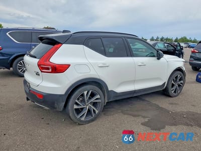 Trzecie zdjęcie samochodu z tyłu: 2020 VOLVO XC40 T5 R-DESIGN VIN:YV4162UM3L2221478 - miniatura