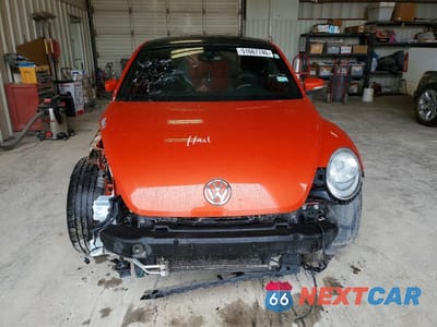 Piąte zdjęcie samochodu w środku: 2016 VOLKSWAGEN BEETLE SE VIN:3VWJ17AT1GM624784 - miniatura