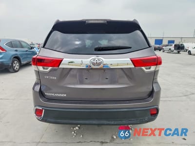 Zdjęcie 6 z 13 samochodu: 2019 TOYOTA HIGHLANDER LE VIN:5TDZARFH0KS053545 - miniatura