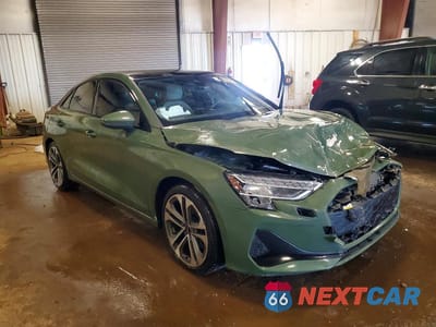 Czwarte zdjęcie samochodu z boku: 2025 AUDI A3 PREMIUM PLUS VIN:WAUHUDGYXSA075602 - miniatura