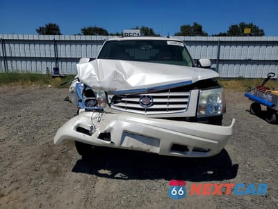 Piąte zdjęcie samochodu w środku: 2004 CADILLAC ESCALADE LUXURY VIN:1GYEK63N34R275027 - miniatura