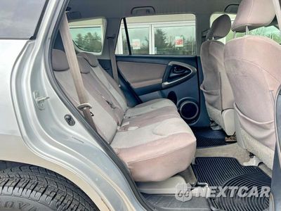 Zdjęcie 6 z 10 samochodu: 2006 TOYOTA RAV4 BASE VIN:JTMBD33V665024210 - miniatura