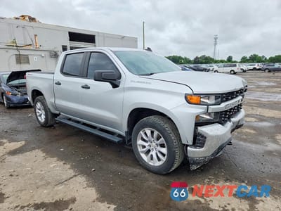 Czwarte zdjęcie samochodu z boku: 2021 CHEVROLET SILVERADO K1500 CUSTOM VIN:3GCPYBEK8MG236765 - miniatura