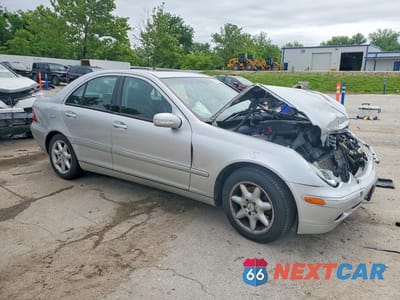 Czwarte zdjęcie samochodu z boku: 2004 MERCEDES-BENZ C 240 4MATIC VIN:WDBRF81J14F534282 - miniatura