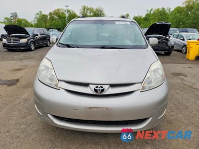 Piąte zdjęcie samochodu w środku: 2008 TOYOTA SIENNA XLE VIN:5TDBK22C48S021951 - miniatura