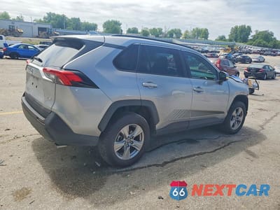 Trzecie zdjęcie samochodu z tyłu: 2023 TOYOTA RAV4 XLE VIN:2T3W1RFV3PC232372 - miniatura