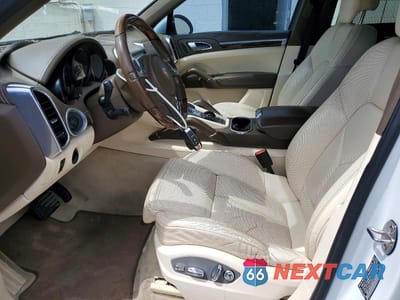 Zdjęcie 7 z 12 samochodu: 2013 PORSCHE CAYENNE VIN:WP1AA2A26DLA00021 - miniatura
