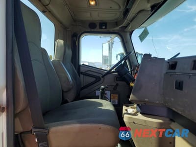 Zdjęcie 6 z 10 samochodu: 2004 INTERNATIONAL 9200I SEMI TRUCK VIN:3HSCDAXN34N084327 - miniatura