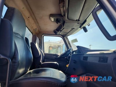 Piąte zdjęcie samochodu w środku: 2018 INTERNATIONAL LT625 SEMI TRUCK VIN:1HSDYAPR4JH698255 - miniatura