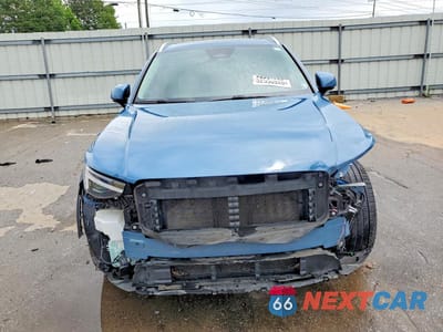 Piąte zdjęcie samochodu w środku: 2024 VOLVO XC40 PLUS VIN:YV4L12UE2R2214501 - miniatura