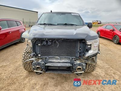 Piąte zdjęcie samochodu w środku: 2018 FORD F150 SUPERCREW VIN:1FTFW1E15JFD30344 - miniatura