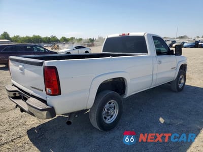 Trzecie zdjęcie samochodu z tyłu: 2002 CHEVROLET SILVERADO VIN:1GBHC24U32Z243095 - miniatura
