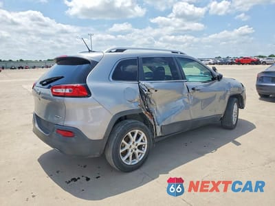Trzecie zdjęcie samochodu z tyłu: 2016 JEEP CHEROKEE LATITUDE VIN:1C4PJLCB0GW264059 - miniatura
