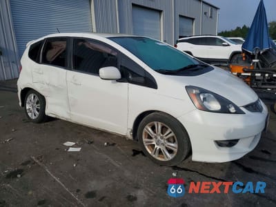 Czwarte zdjęcie samochodu z boku: 2011 HONDA FIT SPORT VIN:JHMGE8H60BC004377 - miniatura