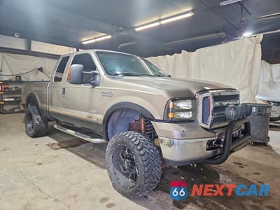 Czwarte zdjęcie samochodu z boku: 2006 FORD F250 SUPER DUTY VIN:1FTSX21P06EC18902 - miniatura