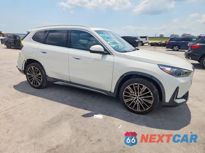 Czwarte zdjęcie samochodu z boku: 2025 BMW X1 XDRIVE28I VIN:WBX73EF07S5349112 - miniatura