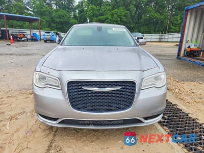 Piąte zdjęcie samochodu w środku: 2015 CHRYSLER 300 LIMITED VIN:2C3CCAAG2FH796605 - miniatura