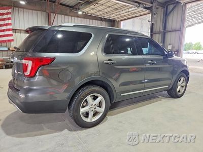 Trzecie zdjęcie samochodu z tyłu: 2016 FORD EXPLORER XLT VIN:1FM5K8D83GGA96542 - miniatura