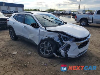 Czwarte zdjęcie samochodu z boku: 2025 CHEVROLET TRAX 1LT VIN:KL77LHEP0SC268376 - miniatura