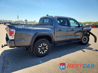 Trzecie zdjęcie samochodu z tyłu: 2017 TOYOTA TACOMA TRD OFF-ROAD VIN:3TMCZ5AN2HM106212 - miniatura
