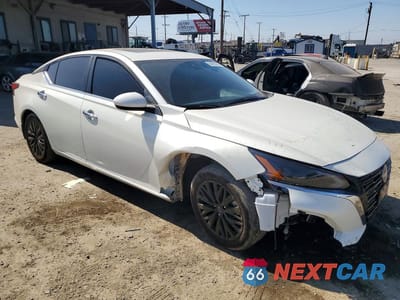 Czwarte zdjęcie samochodu z boku: 2025 NISSAN ALTIMA SV VIN:1N4BL4DV2SN413577 - miniatura