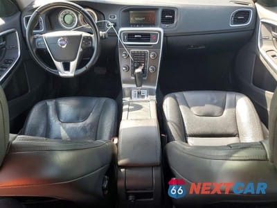 Zdjęcie 8 z 12 samochodu: 2012 VOLVO S60 T6 VIN:YV1902FH2C2130395 - miniatura