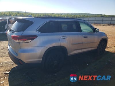 Trzecie zdjęcie samochodu z tyłu: 2019 TOYOTA HIGHLANDER SE VIN:5TDJZRFH3KS567220 - miniatura