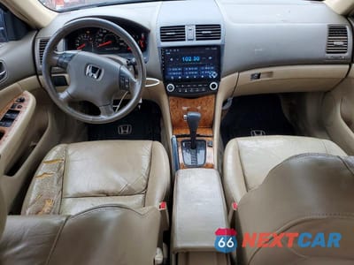 Zdjęcie 8 z 12 samochodu: 2004 HONDA ACCORD EX VIN:1HGCM56824A027858 - miniatura