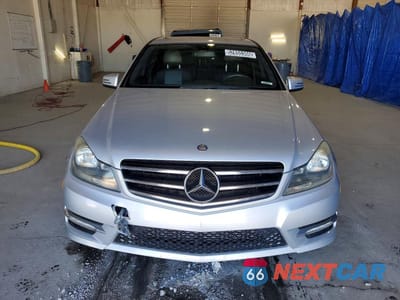 Piąte zdjęcie samochodu w środku: 2012 MERCEDES-BENZ C 250 VIN:WDDGF4HB0CR218665 - miniatura