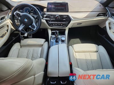 Zdjęcie 8 z 12 samochodu: 2018 BMW M550XI VIN:WBAJB9C58JB035446 - miniatura