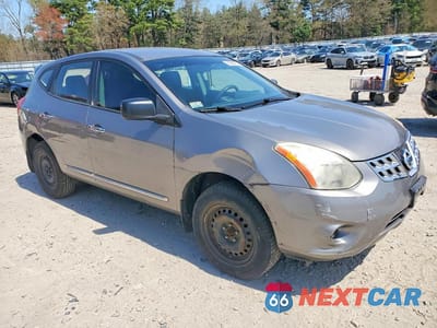 Czwarte zdjęcie samochodu z boku: 2013 NISSAN ROGUE S VIN:JN8AS5MV6DW140501 - miniatura