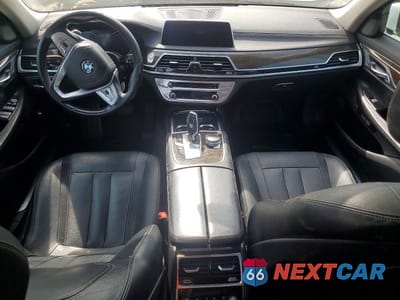 Zdjęcie 8 z 13 samochodu: 2016 BMW 740 I VIN:WBA7E2C50GG503836 - miniatura
