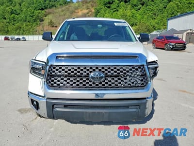 Piąte zdjęcie samochodu w środku: 2018 TOYOTA TUNDRA CREWMAX SR5 VIN:5TFDW5F13JX693359 - miniatura