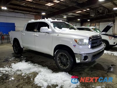 Czwarte zdjęcie samochodu z boku: 2010 TOYOTA TUNDRA CREWMAX SR5 VIN:5TFDM5F18AX003191 - miniatura