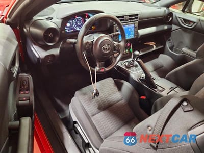 Zdjęcie 8 z 12 samochodu: 2024 TOYOTA GR86 BASE VIN:JF1ZNBB16R9758126 - miniatura