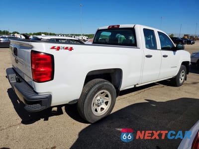 Trzecie zdjęcie samochodu z tyłu: 2018 CHEVROLET SILVERADO K1500 VIN:1GCVKNEHXJZ284438 - miniatura