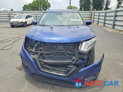Piąte zdjęcie samochodu w środku: 2020 NISSAN ROGUE SV VIN:JN8AT2MT9LW017137 - miniatura