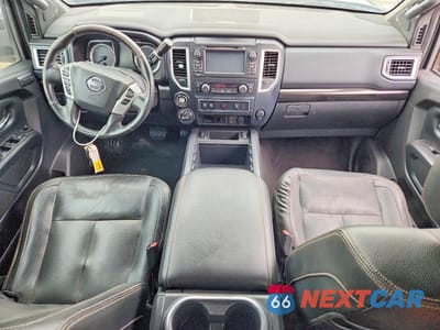 Zdjęcie 8 z 12 samochodu: 2018 NISSAN TITAN XD SL VIN:1N6BA1F48JN520146 - miniatura