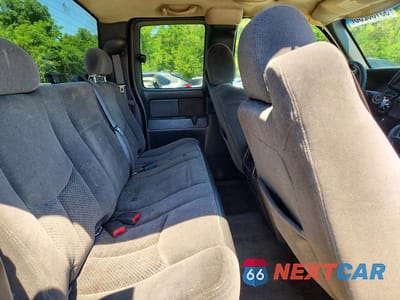 Zdjęcie 10 z 13 samochodu: 2006 CHEVROLET SILVERADO K1500 VIN:1GCEK19Z76E215801 - miniatura