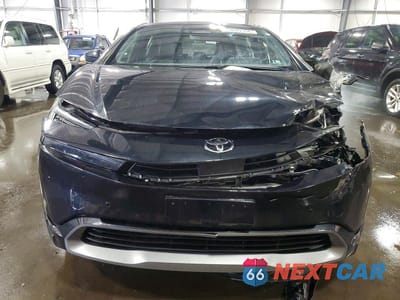 Piąte zdjęcie samochodu w środku: 2025 TOYOTA PRIUS XLE VIN:JTDADABU1S3025893 - miniatura
