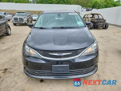 Piąte zdjęcie samochodu w środku: 2017 CHRYSLER PACIFICA TOURING VIN:2C4RC1DG1HR516431 - miniatura