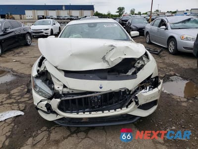 Piąte zdjęcie samochodu w środku: 2022 MASERATI GHIBLI MODENA VIN:ZAM57YSMXN1385645 - miniatura