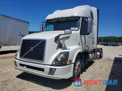 Drugie zdjęcie samochodu z przodu: 2016 VOLVO VNL SEMI TRUCK VIN:4V4NC9EH6GN947660 - miniatura