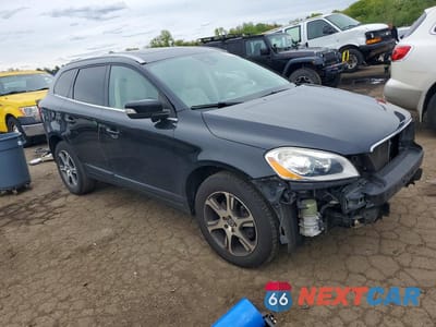 Czwarte zdjęcie samochodu z boku: 2013 VOLVO XC60 T6 VIN:YV4902DZ4D2368412 - miniatura