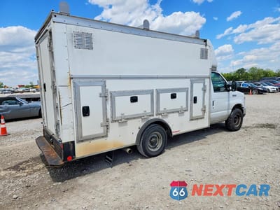 Trzecie zdjęcie samochodu z tyłu: 2021 FORD E350 DELIVERY TRUCK VIN:1FDWE3FN9MDC35006 - miniatura