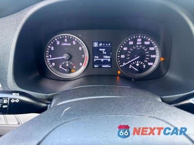 Zdjęcie 8 z 10 samochodu: 2018 HYUNDAI TUCSON SEL VIN:KM8J3CA40JU601333 - miniatura