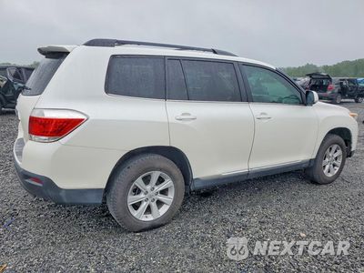 Trzecie zdjęcie samochodu z tyłu: 2013 TOYOTA HIGHLANDER PLUS VIN:5TDZK3EHXDS131358 - miniatura