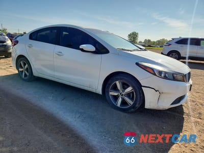Czwarte zdjęcie samochodu z boku: 2018 KIA FORTE S VIN:3KPFL4A78JE275130 - miniatura