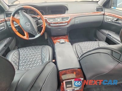 Zdjęcie 8 z 12 samochodu: 2012 MERCEDES-BENZ S 550 VIN:WDDNG7DB9CA422102 - miniatura