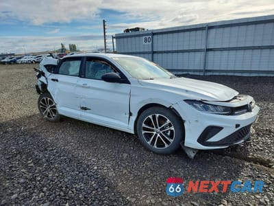 Czwarte zdjęcie samochodu z boku: 2025 VOLKSWAGEN JETTA SPORT VIN:3VWBX7BU2SM058735 - miniatura